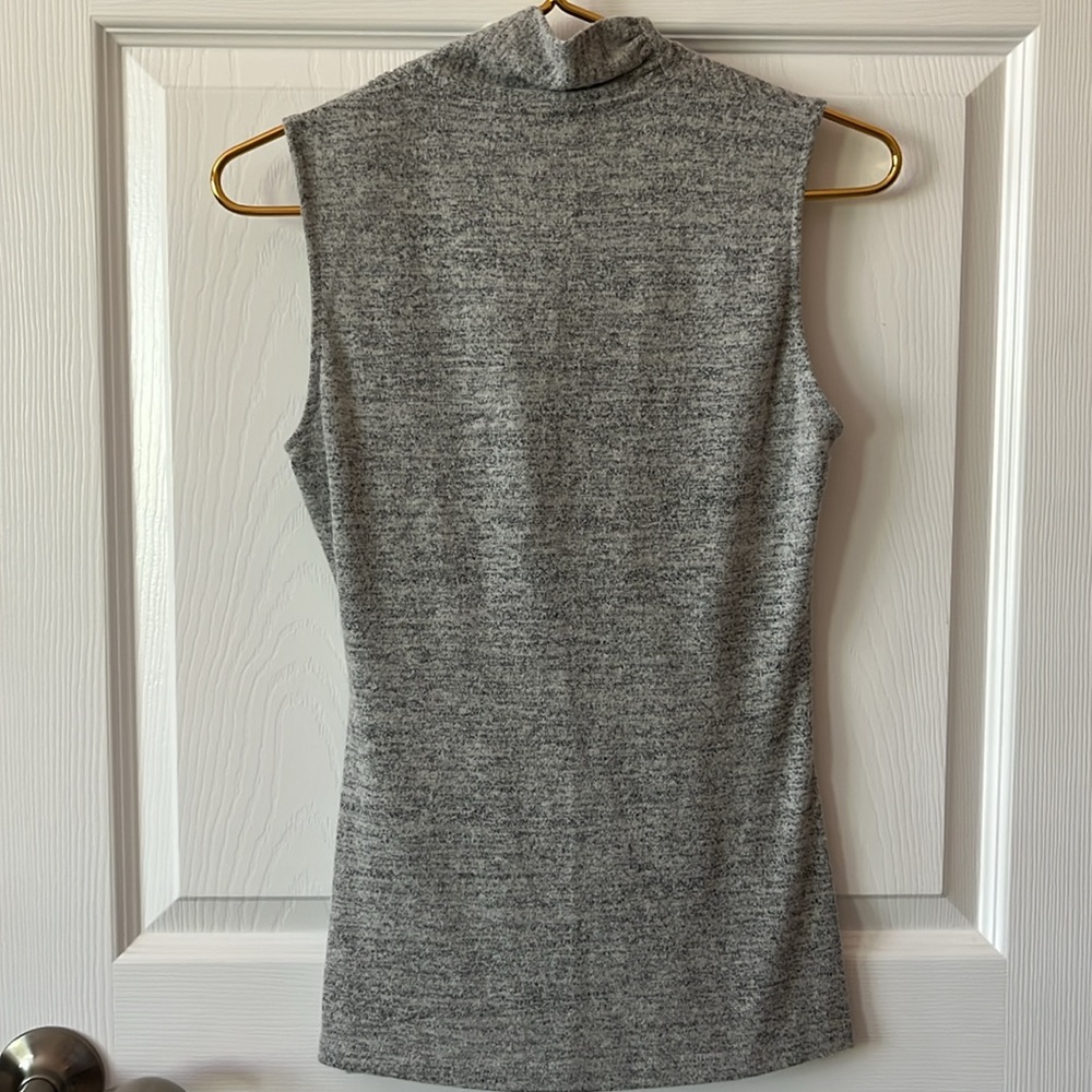 DKNY Gray Sleeveless Top - Picture 4 of 9